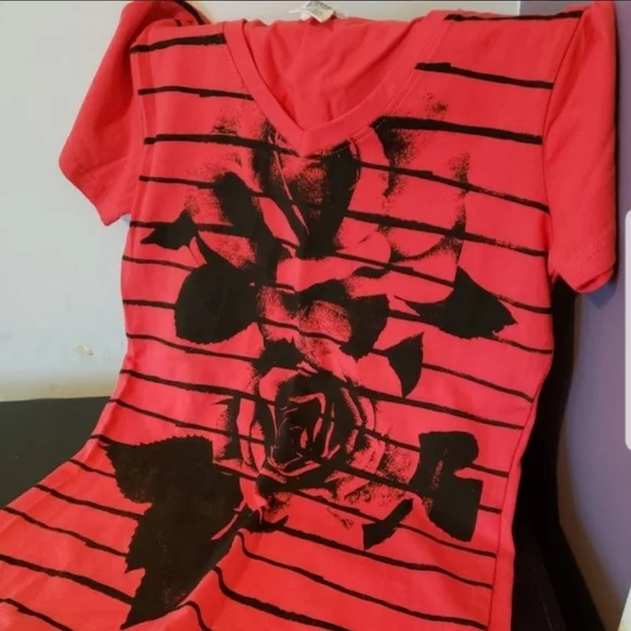 🌷 T-Shirt Tag - Picture 1 of 4